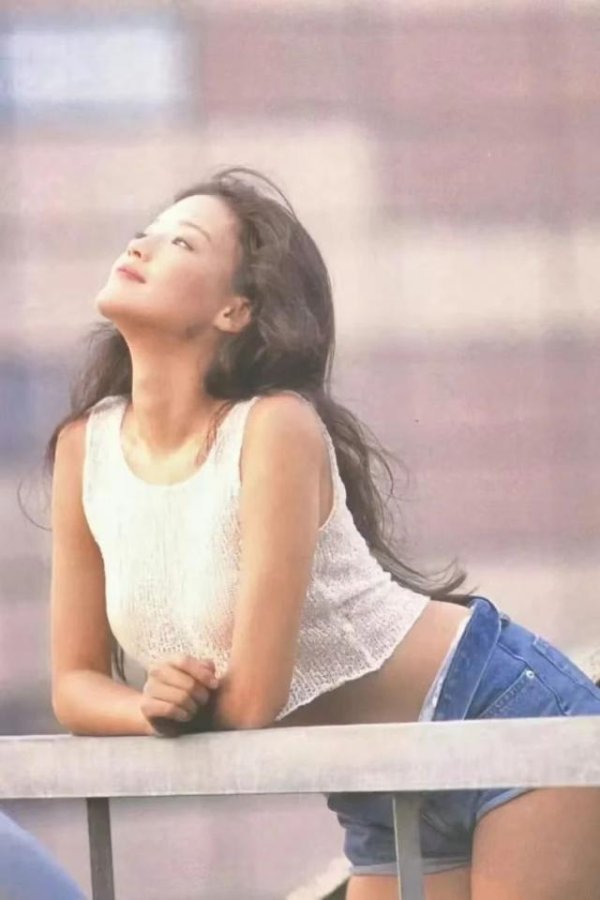 云资管 时尚圈又轮回？这个奶奶级元素正悄悄统治街头！